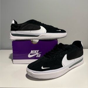 Nike BRSB. Brand new.  never worn.  Nike SB